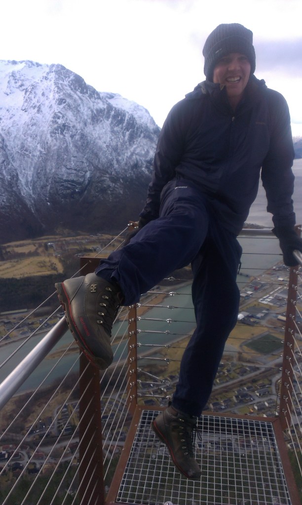 Eirik hater visst livet sitt, men smiler likevel.